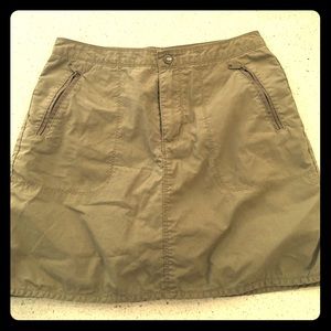 Women’s skort (skirt with shorts underneath )